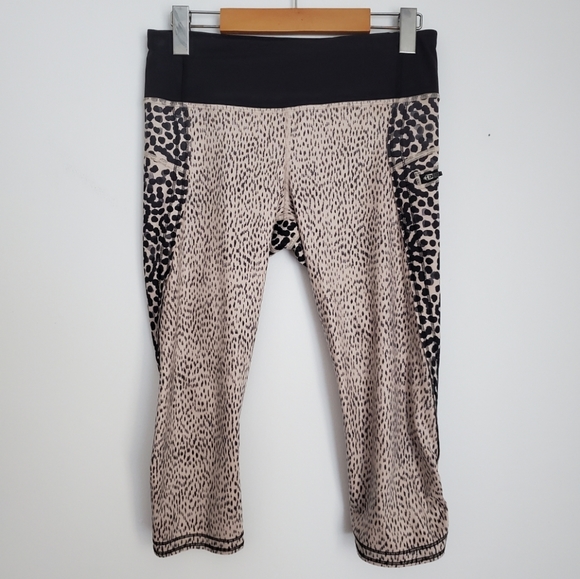 Lululemon Leopard Print Crop Leggings Size 6 - Picture 1 of 7